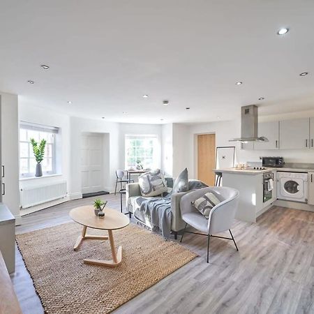 A Stylish Apartment With Parking In Preston Престон Екстер'єр фото