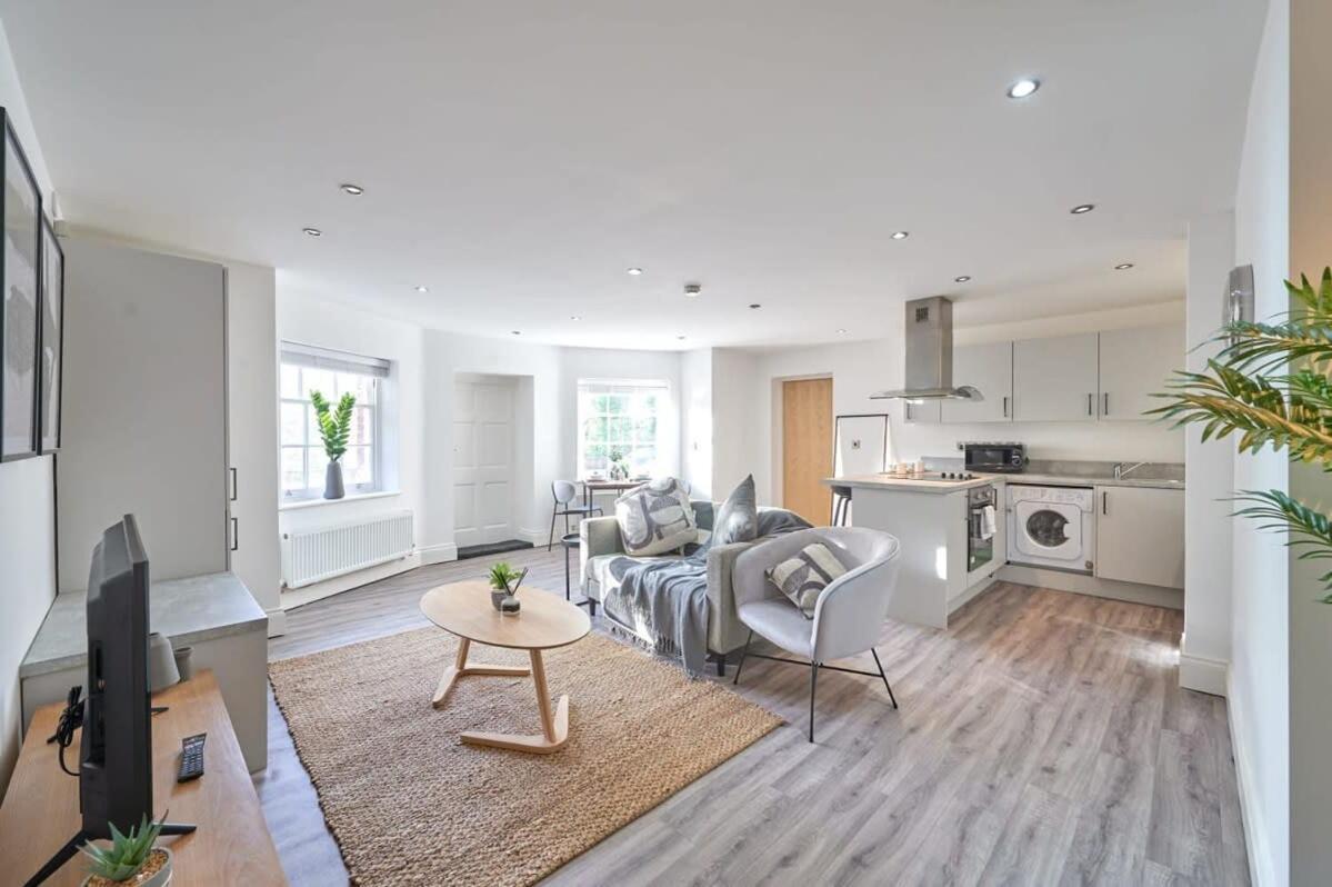 A Stylish Apartment With Parking In Preston Престон Екстер'єр фото