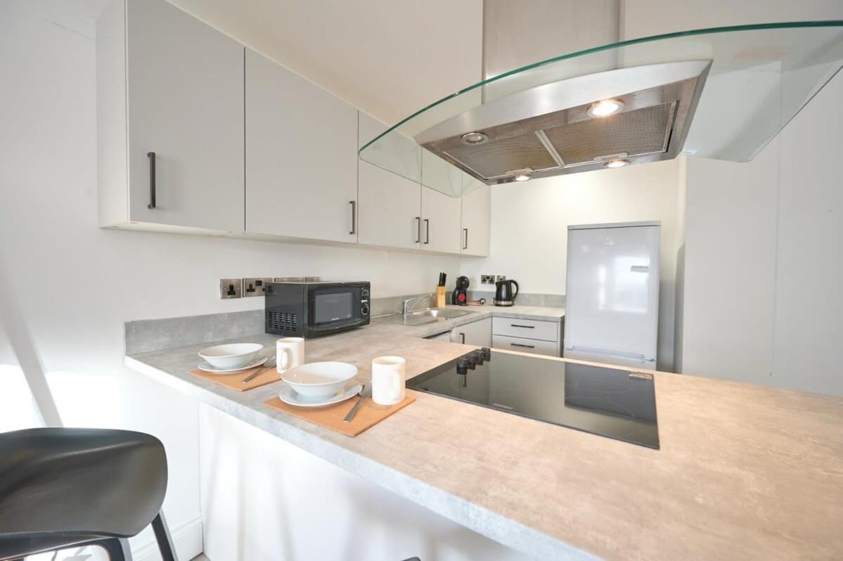 A Stylish Apartment With Parking In Preston Престон Екстер'єр фото